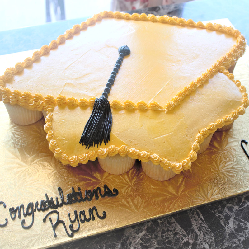 Graduation Cap Cupcake Cake