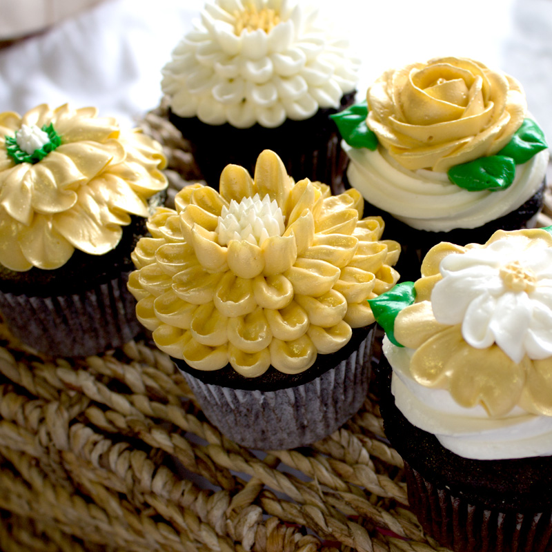 White and Gold Flowers Cupcakes