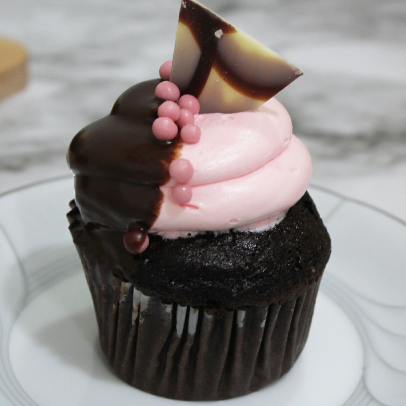 Chocolate Covered Strawberry Gourmet Cupcakes